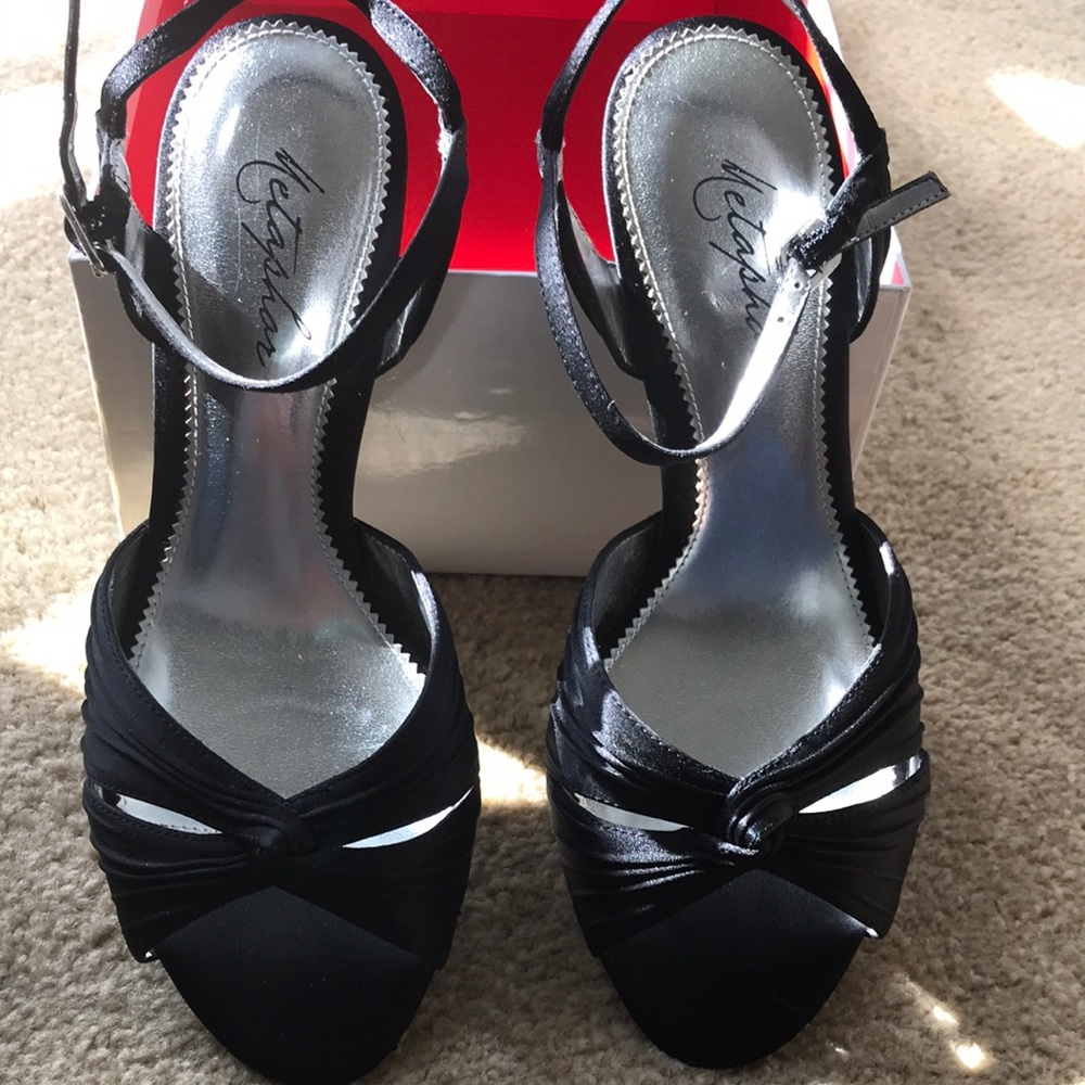 Black sandals heels
